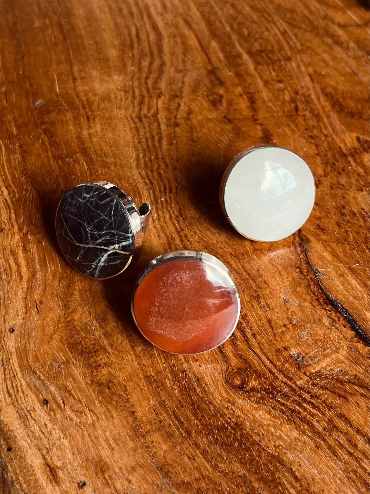 Off-White Round Onyx Ring