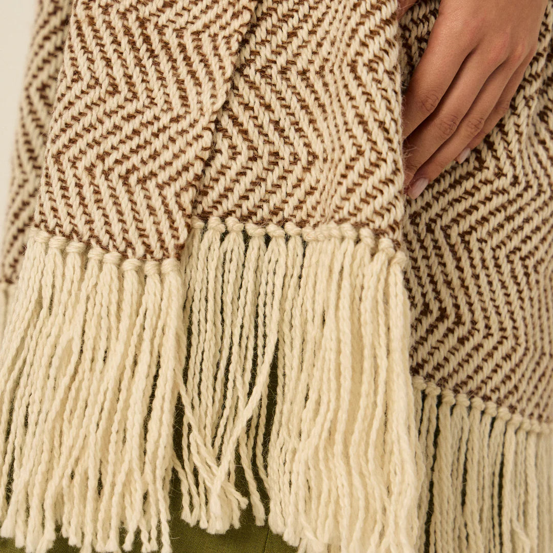 Daflor Shawl | TOFFEE & NATURAL | Llama